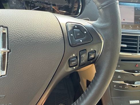 Used 2019 Lincoln MKT AWD image 19