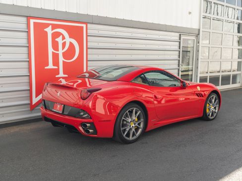 Used 2010 Ferrari California RWD image 39
