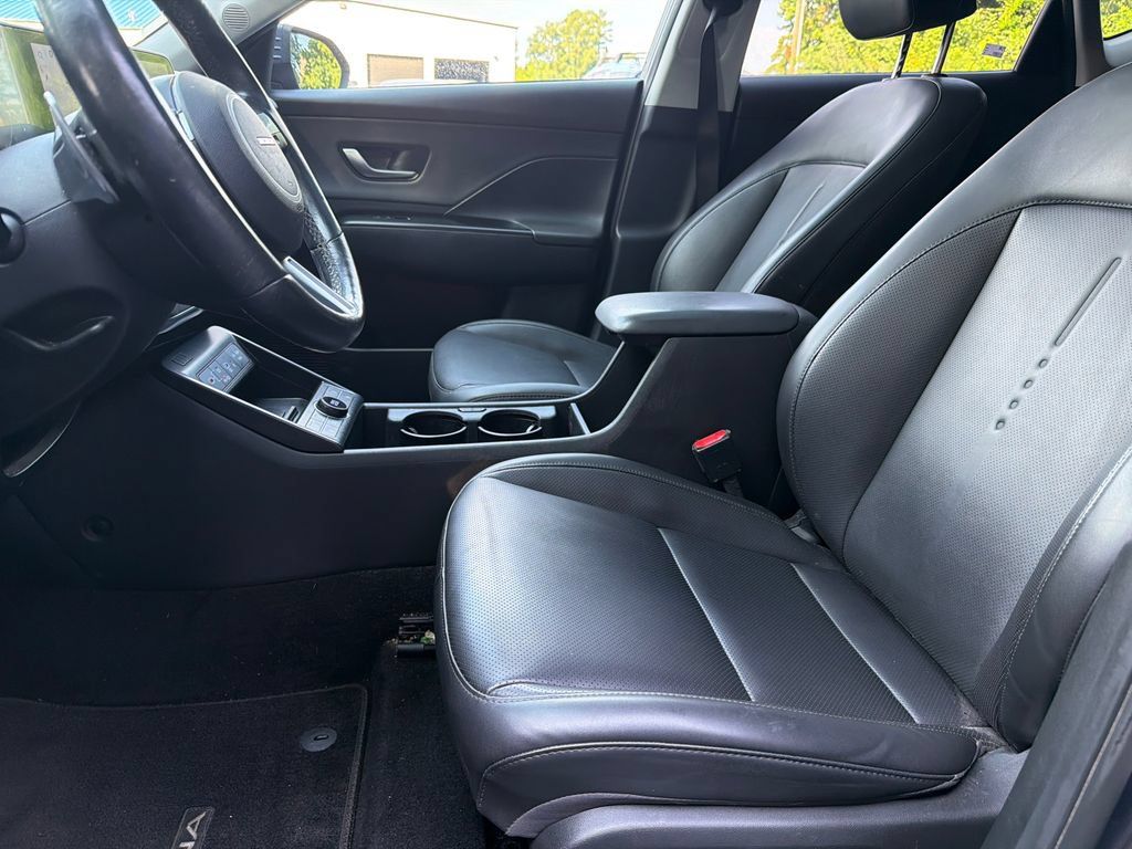Used 2024 Hyundai Kona Limited FWD image 9