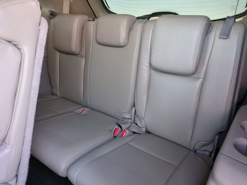 Used 2018 Toyota Highlander Plus FWD image 18