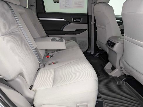Used 2019 Toyota Highlander LE image 35