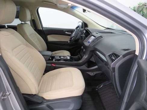 Used 2020 Ford Edge SE image 10
