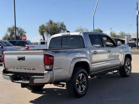 Used 2018 Toyota Tacoma TRD Sport w/ Technology Package RWD image 4