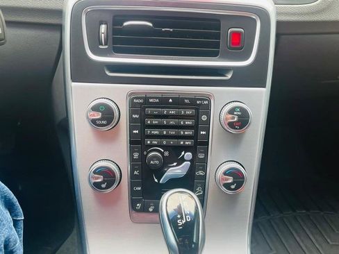 Used 2018 Volvo V60 T5 Cross Country w/ Convenience Package image 14