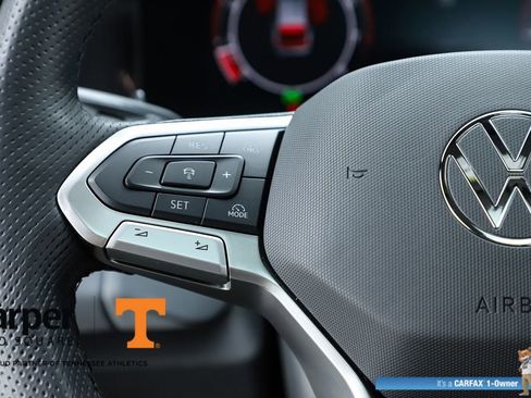 Used 2025 Volkswagen Tiguan SE R-Line image 21