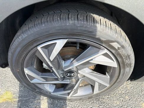 Used 2025 Hyundai Elantra SEL FWD image 28