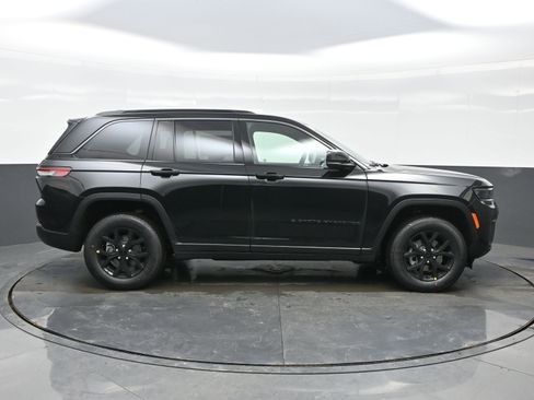 New 2026 Jeep Grand Cherokee Altitude image 7