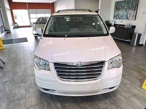 Used 2010 Chrysler Town & Country Touring FWD image 7