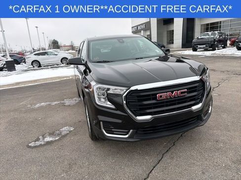 Used 2023 GMC Terrain SLE image 3