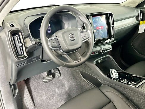 Used 2025 Volvo XC40 B5 Plus w/ Protection Package Premier image 7