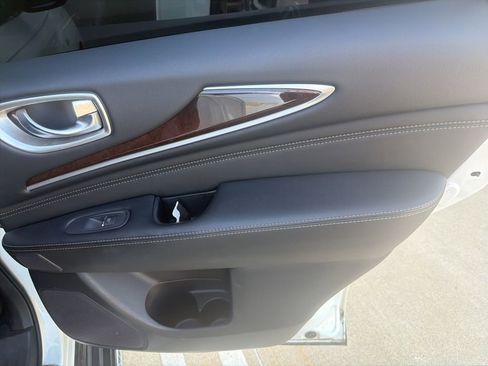 Used 2018 INFINITI QX60 FWD w/ Deluxe Technology Package image 8