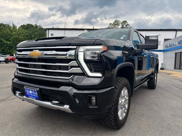 Used 2024 Chevrolet Silverado 3500 High Country w/ Technology Package AWD/4WD image 2
