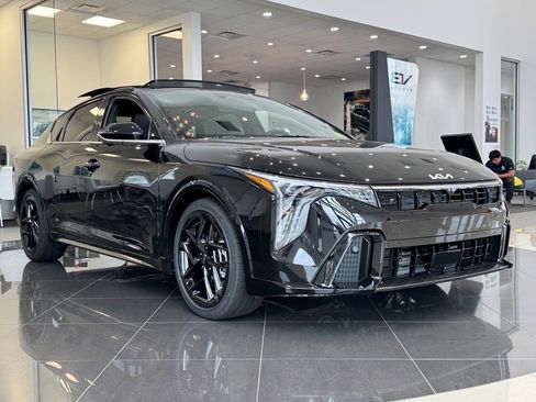 New 2025 Kia K4 GT-Line Turbo image 1