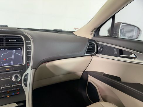 Used 2019 Lincoln Nautilus Reserve image 29
