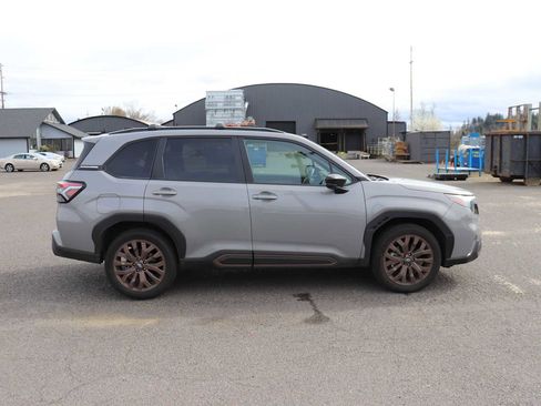 Used 2025 Subaru Forester Sport image 4