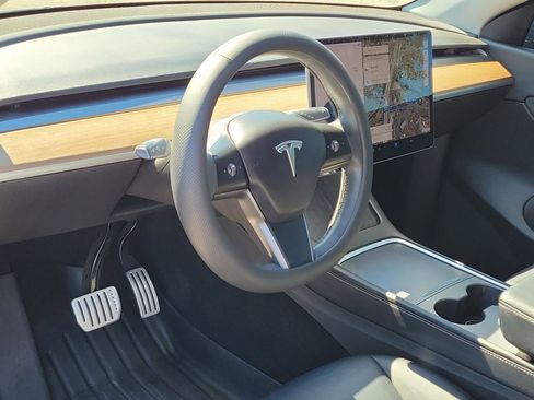 Used 2022 Tesla Model Y Performance image 19