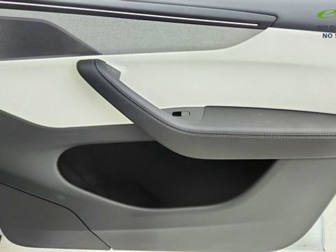 Used 2026 Tesla Model Y Long Range RWD image 22