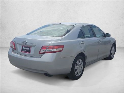 Used 2010 Toyota Camry LE FWD image 5