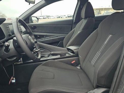 Used 2025 Hyundai Elantra Sport image 5