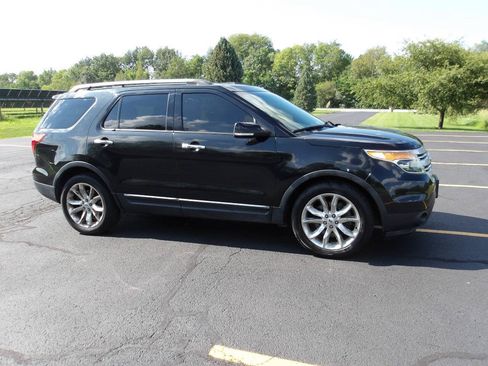 Used 2015 Ford Explorer XLT w/ Equipment Group 202A FWD image 1