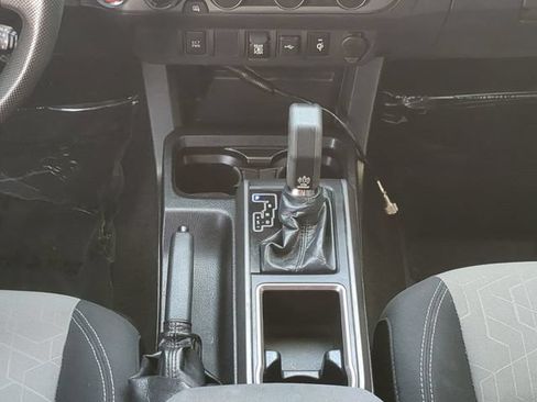 Used 2021 Toyota Tacoma TRD Off-Road AWD/4WD image 19