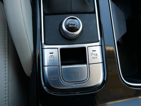 Used 2020 Kia Telluride EX image 32