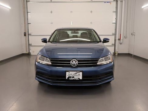 Used 2017 Volkswagen Jetta SE FWD image 6