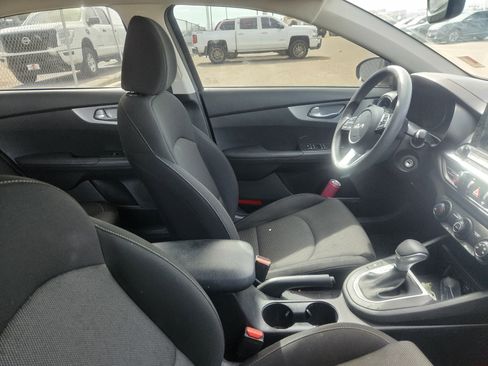 Used 2022 Kia Forte LXS image 8