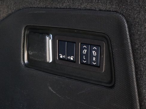 Certified 2024 Cadillac Escalade ESV V image 32