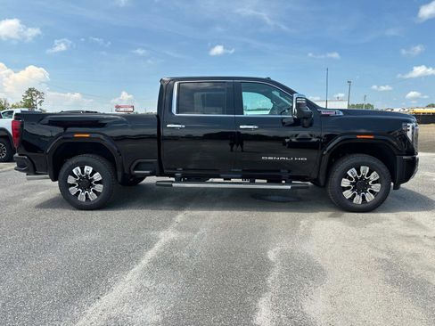 New 2025 GMC Sierra 2500 Denali w/ Denali Reserve Package image 2