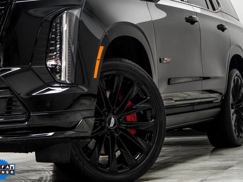 Used 2025 Cadillac Escalade V w/ LPO, ONYX Package AWD/4WD image 7