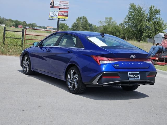 Used 2025 Hyundai Elantra SEL FWD image 5