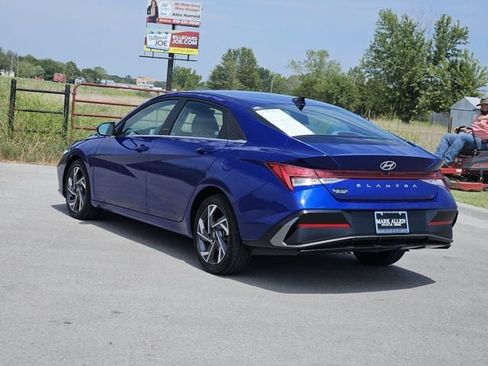 Used 2025 Hyundai Elantra SEL FWD image 5