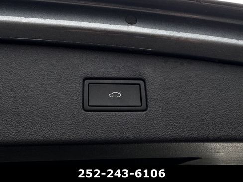 Used 2024 Volkswagen Tiguan Wolfsburg Edition image 33