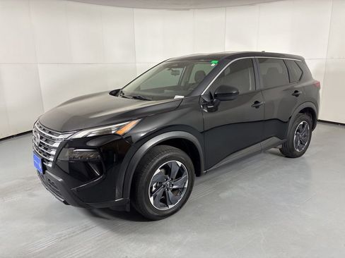 Used 2024 Nissan Rogue SV FWD image 4