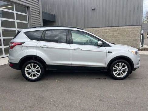 Used 2018 Ford Escape SE w/ SE Sync 3 Package image 4