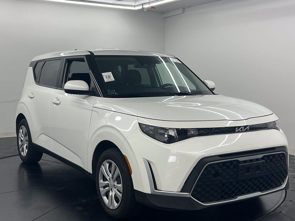 Used 2024 Kia Soul LX FWD image 3
