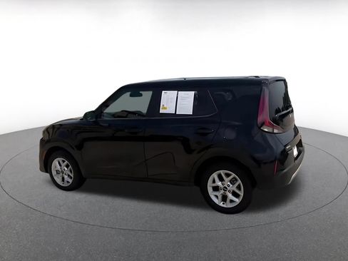 Used 2025 Kia Soul LX w/ LX Technology Package FWD image 10