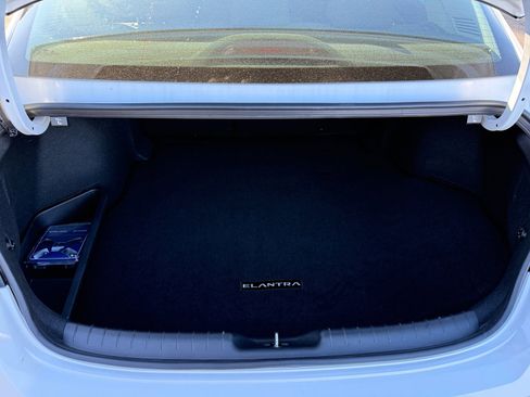 Certified 2025 Hyundai Elantra SEL image 17