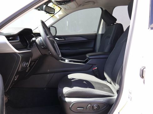 Used 2023 Jeep Grand Cherokee L Laredo w/ MOPAR Finishing Package AWD/4WD image 8