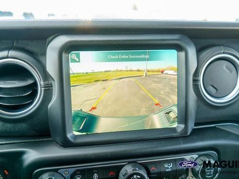 Used 2021 Jeep Gladiator Overland w/ Uconnect 4C Nav & Sound Group AWD/4WD image 23