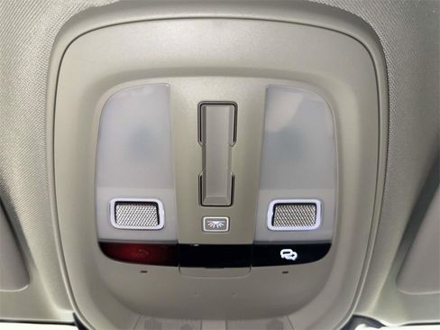 Used 2025 Volvo V60 B5 Cross Country Plus image 26