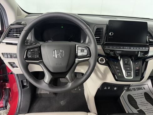 Used 2025 Honda Odyssey Touring image 9