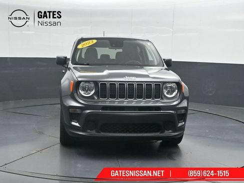 Used 2023 Jeep Renegade Latitude AWD/4WD image 5