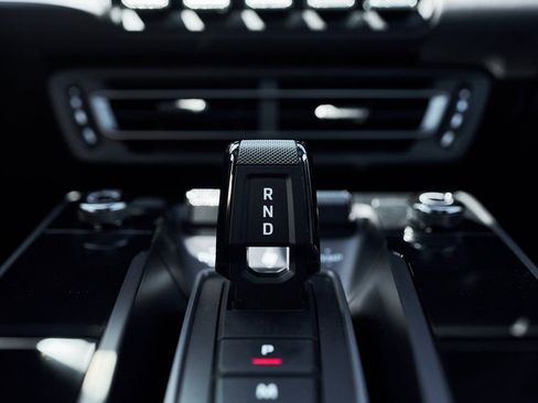 Used 2024 Porsche 911 Carrera 4S w/ Premium Package image 64