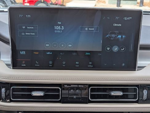 Used 2023 Lincoln Nautilus FWD w/ Premium Package image 10