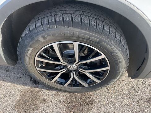 Used 2021 Volkswagen Tiguan SE image 20