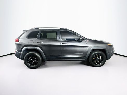Used 2016 Jeep Cherokee Trailhawk w/ Cold Weather Group AWD/4WD image 10