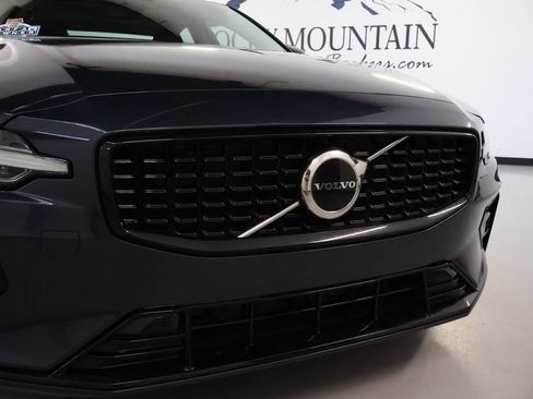 Used 2023 Volvo S60 B5 Core AWD/4WD image 9
