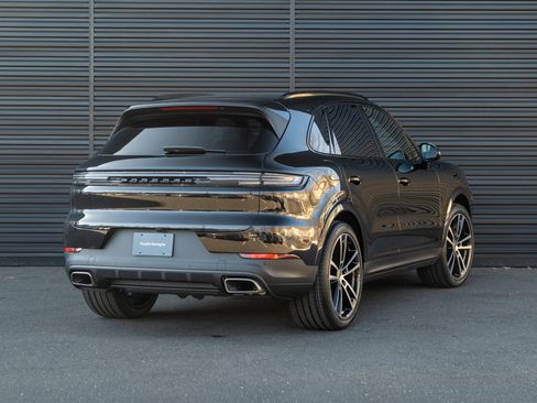 Certified 2024 Porsche Cayenne image 8